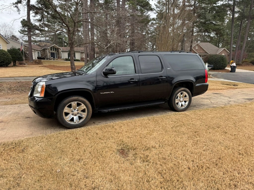 2011 GMC Yukon XL SLT's photo