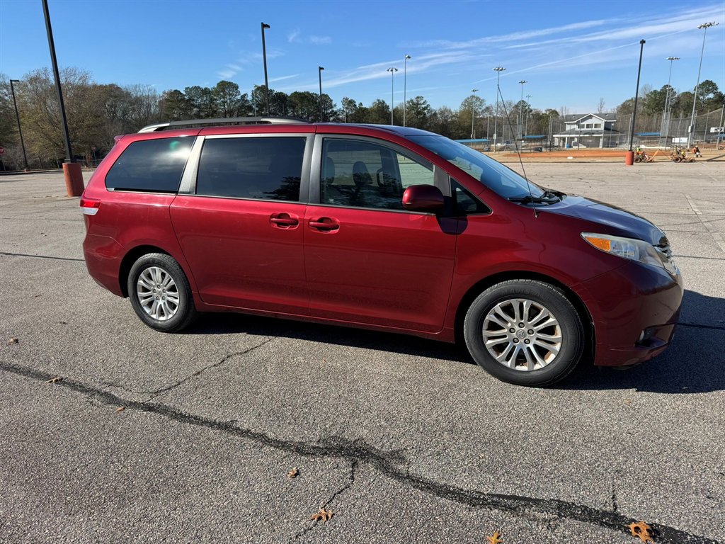 2012 Toyota Sienna XLE's photo