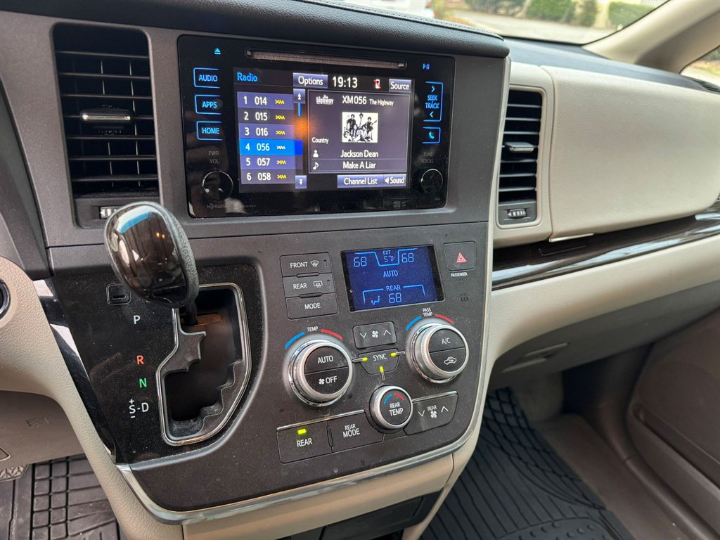 2015 Toyota Sienna XLE Premium - Photo 10
