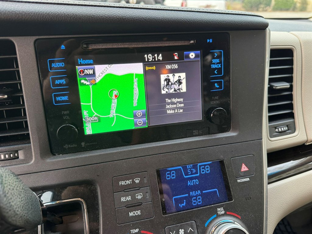 2015 Toyota Sienna XLE Premium - Photo 13