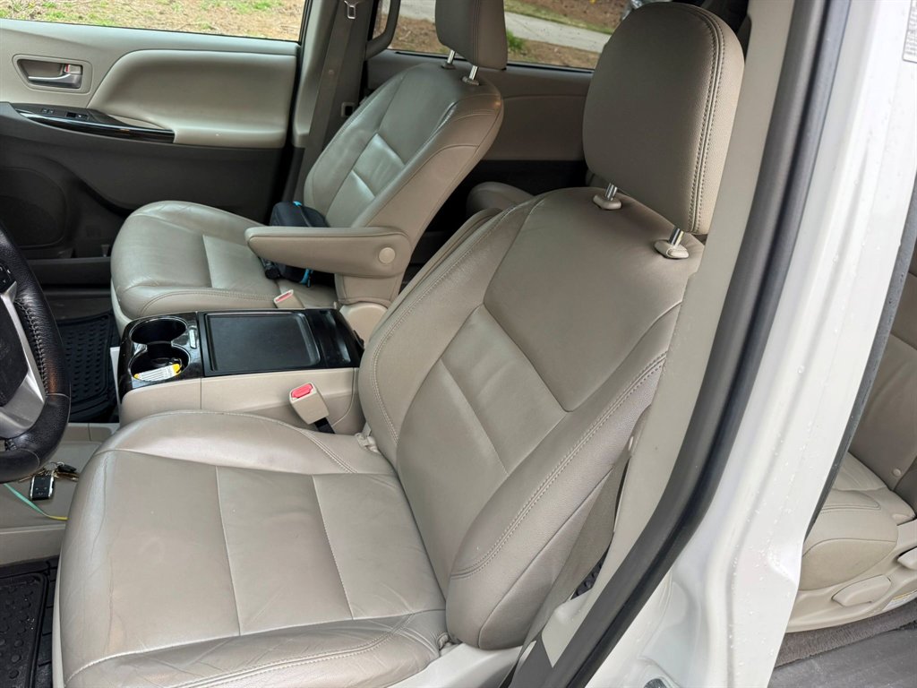 2015 Toyota Sienna XLE Premium - Photo 8