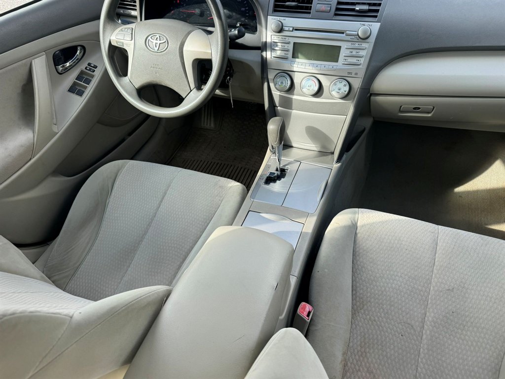 2011 Toyota Camry LE - Photo 8