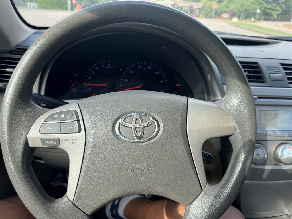 2011 Toyota Camry LE - Photo 10