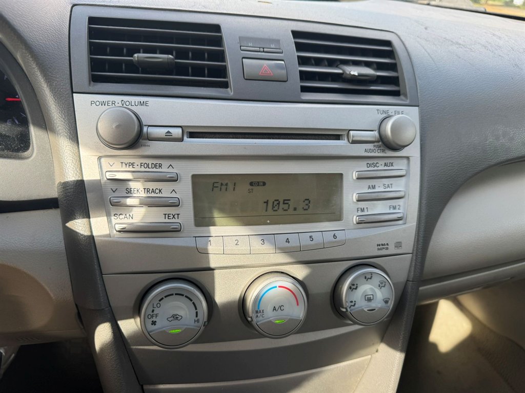 2011 Toyota Camry LE - Photo 9