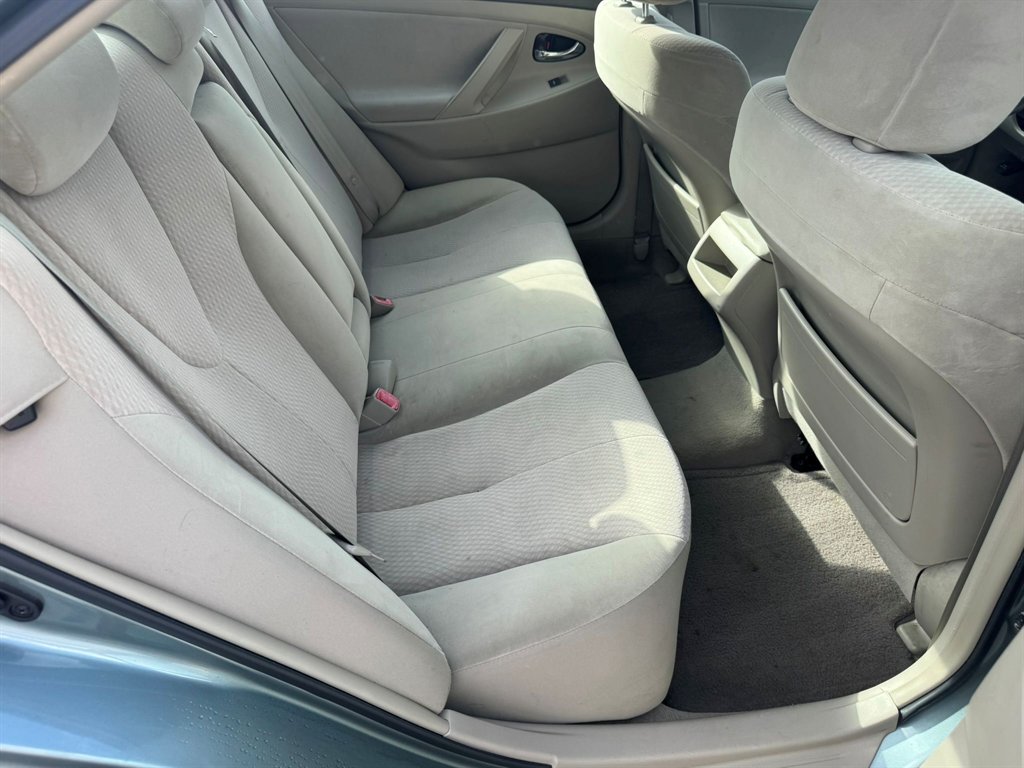 2011 Toyota Camry LE - Photo 7