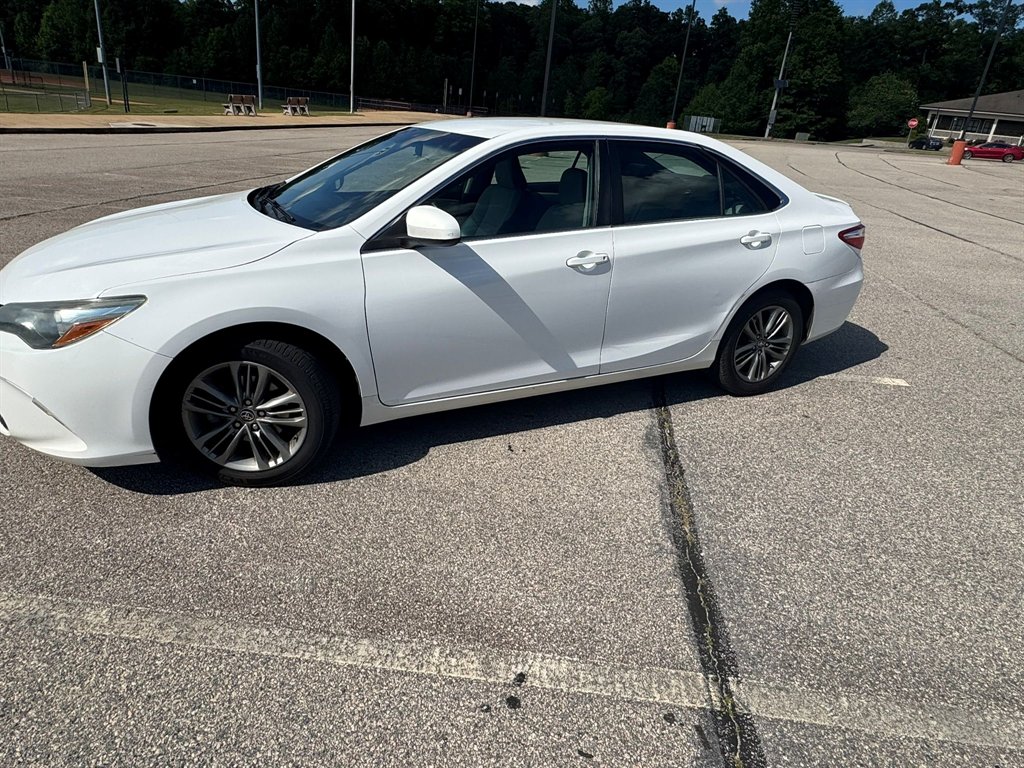 2015 Toyota Camry 2.5 Auto SE's photo